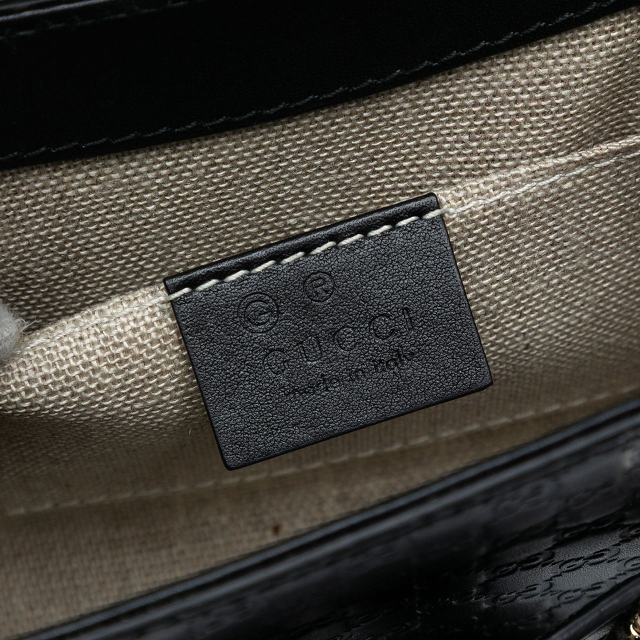 Gucci Mini Microguccissima Emily Crossbody Zwart