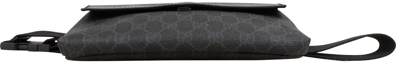 Gucci Black Monogram GG Canvas Supreme Belt Crossbody Bag Zwart