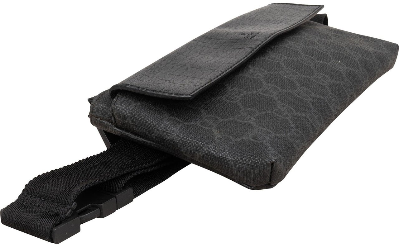 Gucci Black Monogram GG Canvas Supreme Belt Crossbody Bag Zwart
