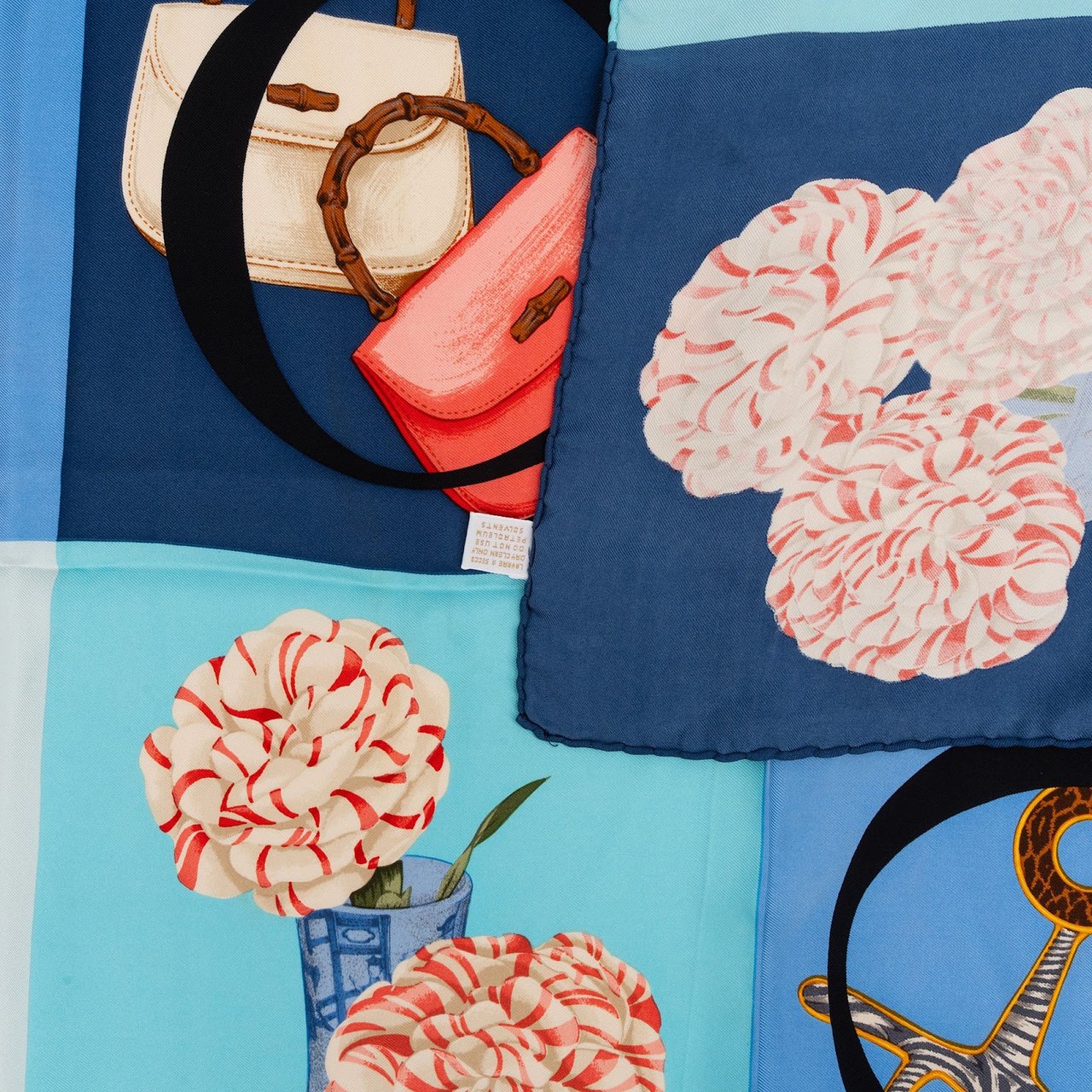 Gucci Alphabet Print Silk 90 Scarf Tuch Divers