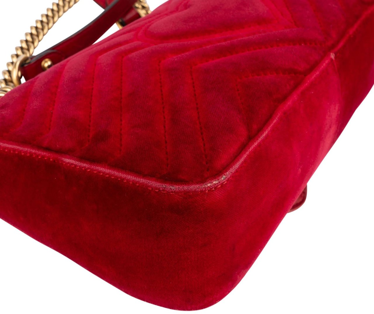 Gucci Velvet Matelassé GG Marmont Crossbody Bag Rood