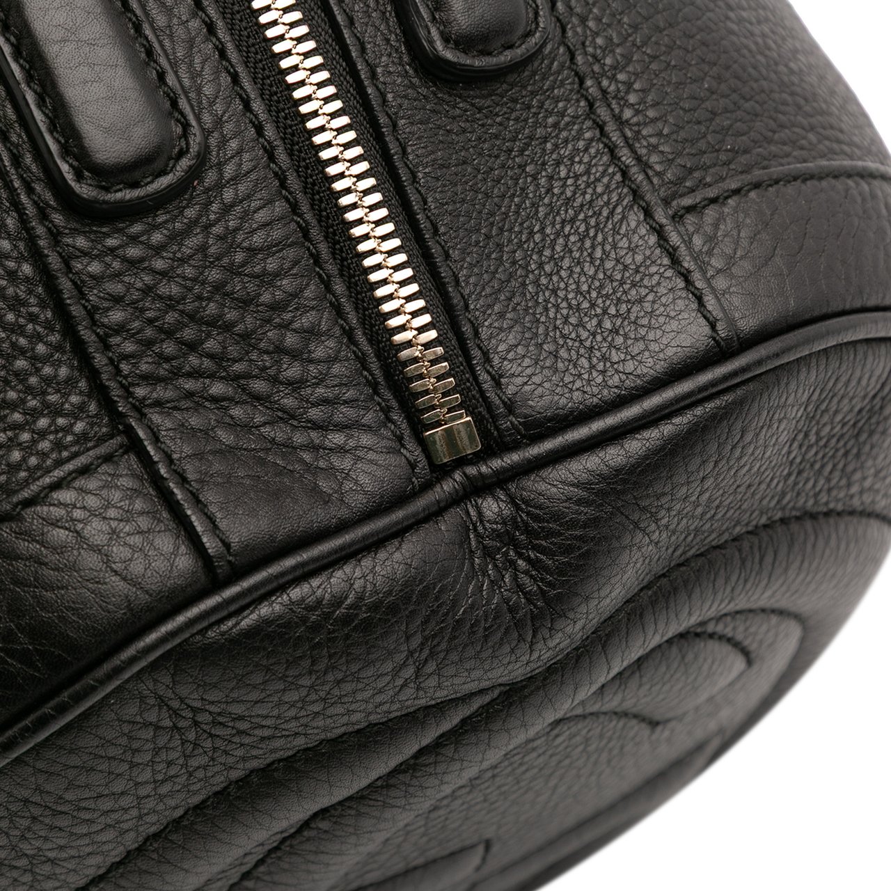 Gucci Medium Pebbled Calfskin Soho Boston Bag Zwart