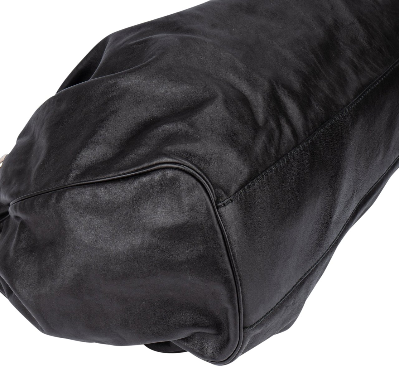 Gucci Gucci Black Leather Sukey Handbag Zwart