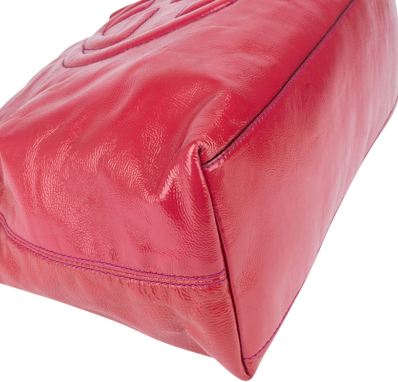 Gucci Gucci Pink Patent Leather GG Soho Shoulder Bag Roze