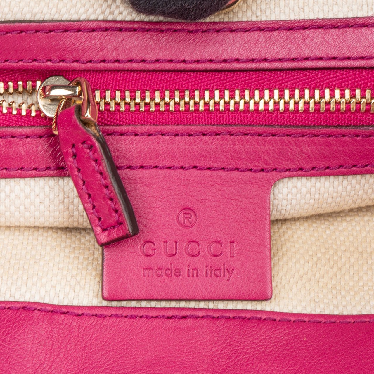 Gucci Gucci Pink Patent Leather GG Soho Crossbody Bag Roze