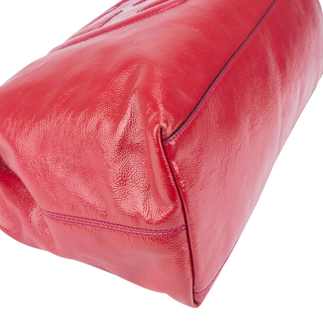Gucci Gucci Pink Patent Leather GG Soho Crossbody Bag Roze