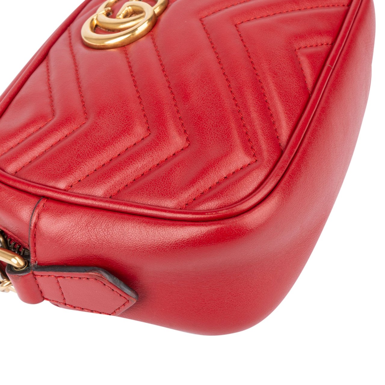 Gucci Gucci Chevron Leather GG Marmont Crossbody bag Rood