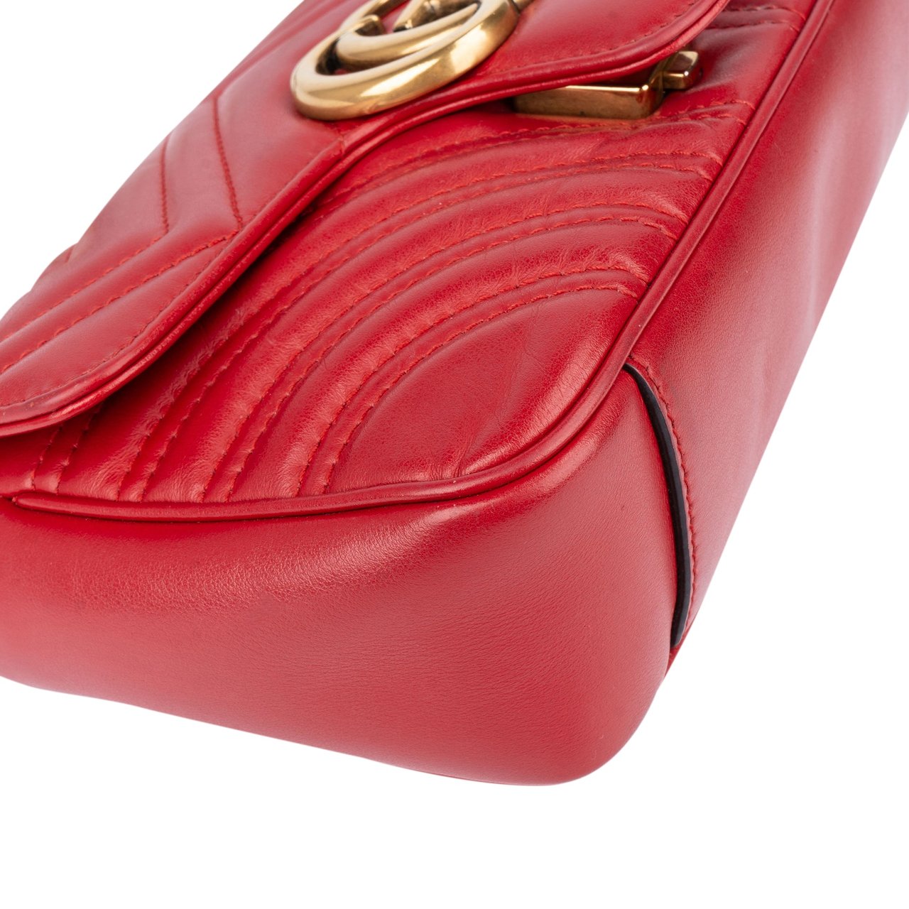 Gucci Gucci Chevron Leather GG Marmont Crossbody Bag Rood