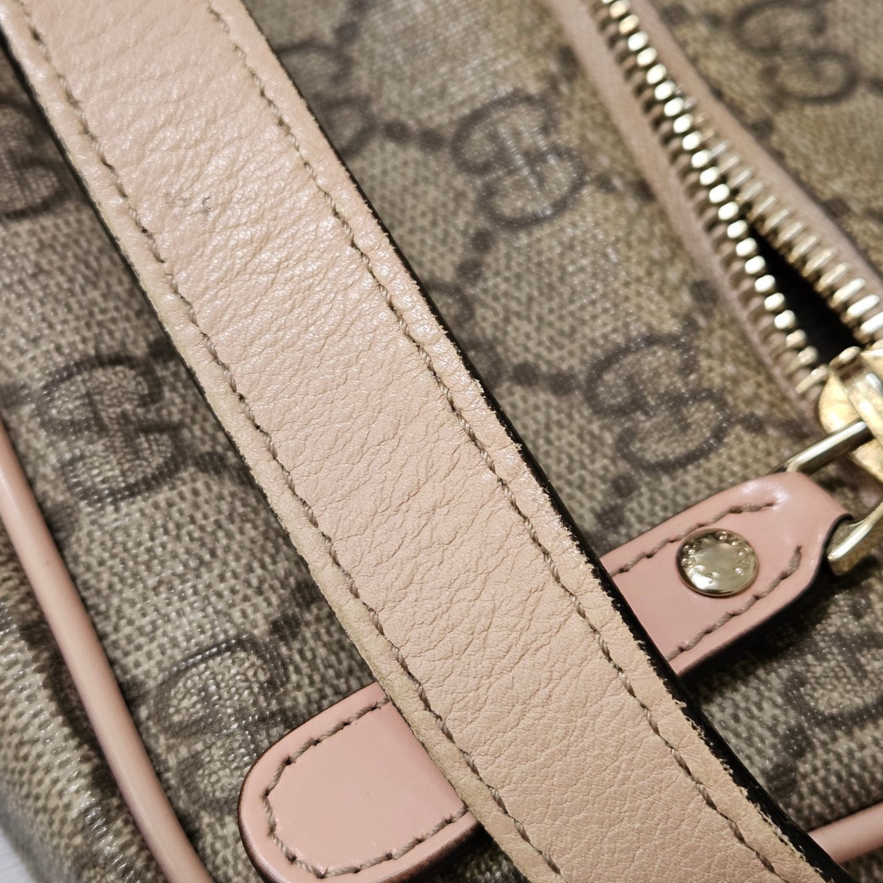 Gucci Gucci GG Supreme Monogram Crossbody Bag Bruin