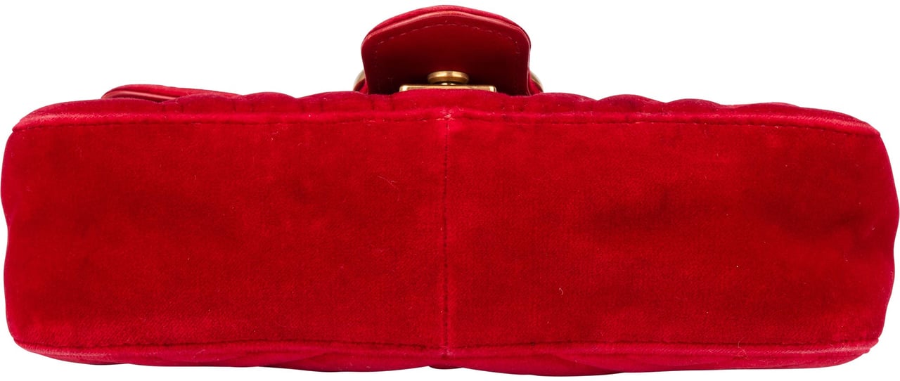 Gucci Gucci Red Velvet GG Marmont Crossbody Bag Rood