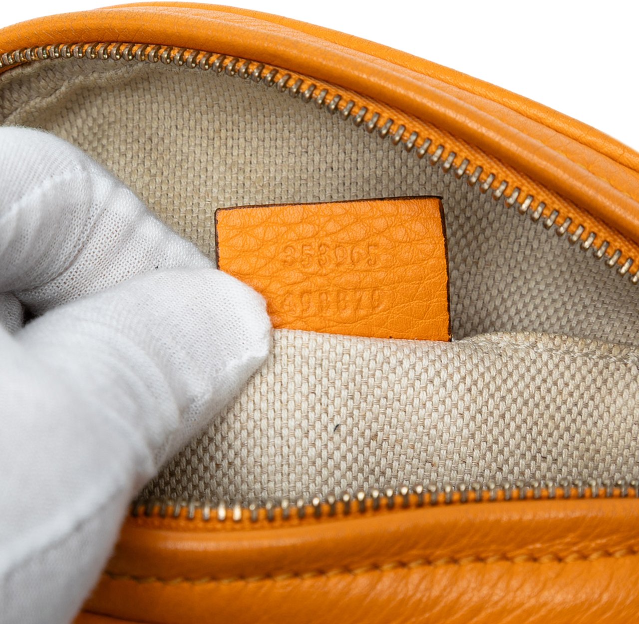 Gucci Mini Pebbled Calfskin Soho Chain Crossbody Oranje