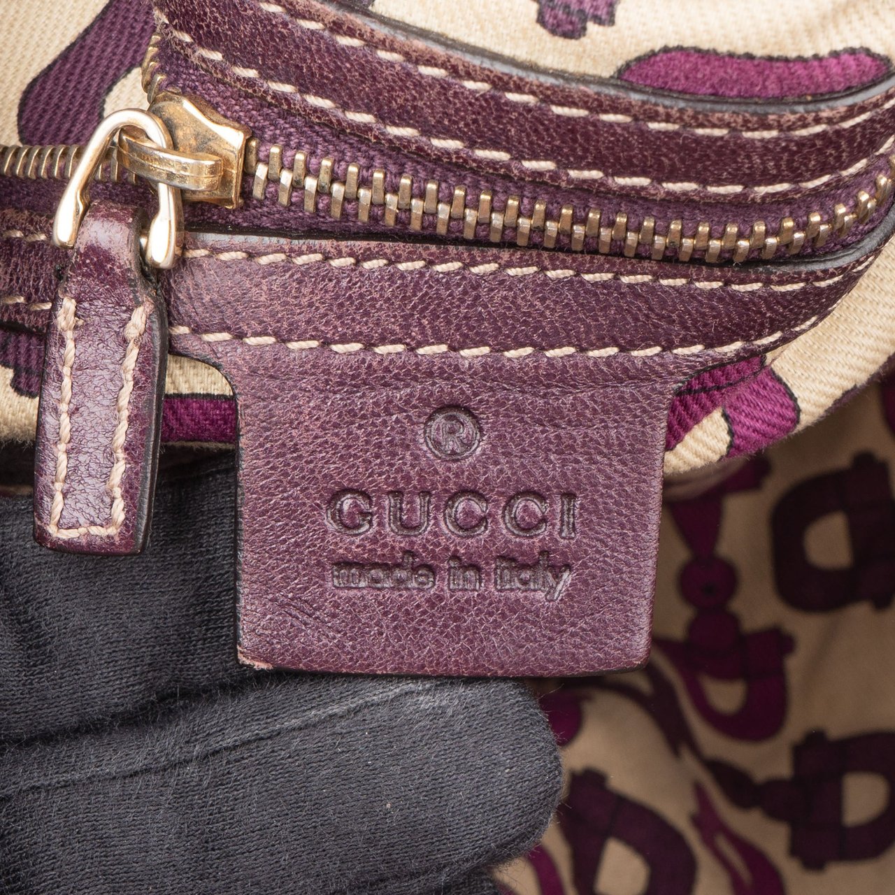 Gucci Gucci GG Monogram Pelham Handbag Paars