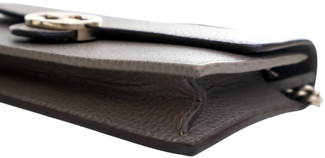 Gucci Leather Interlocking G Dollar Wallet on Chain Grijs