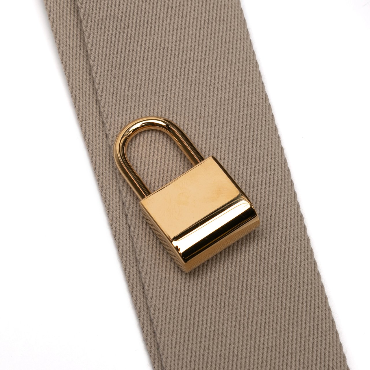 Gucci Medium GG Matelasse Leather Duffle Bag Grijs