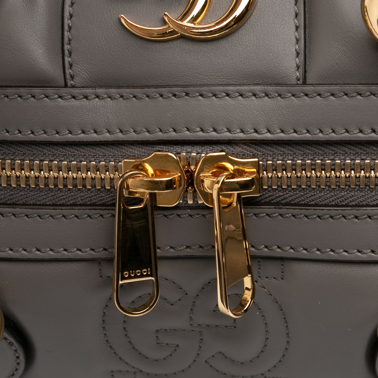 Gucci Medium GG Matelasse Leather Duffle Bag Grijs