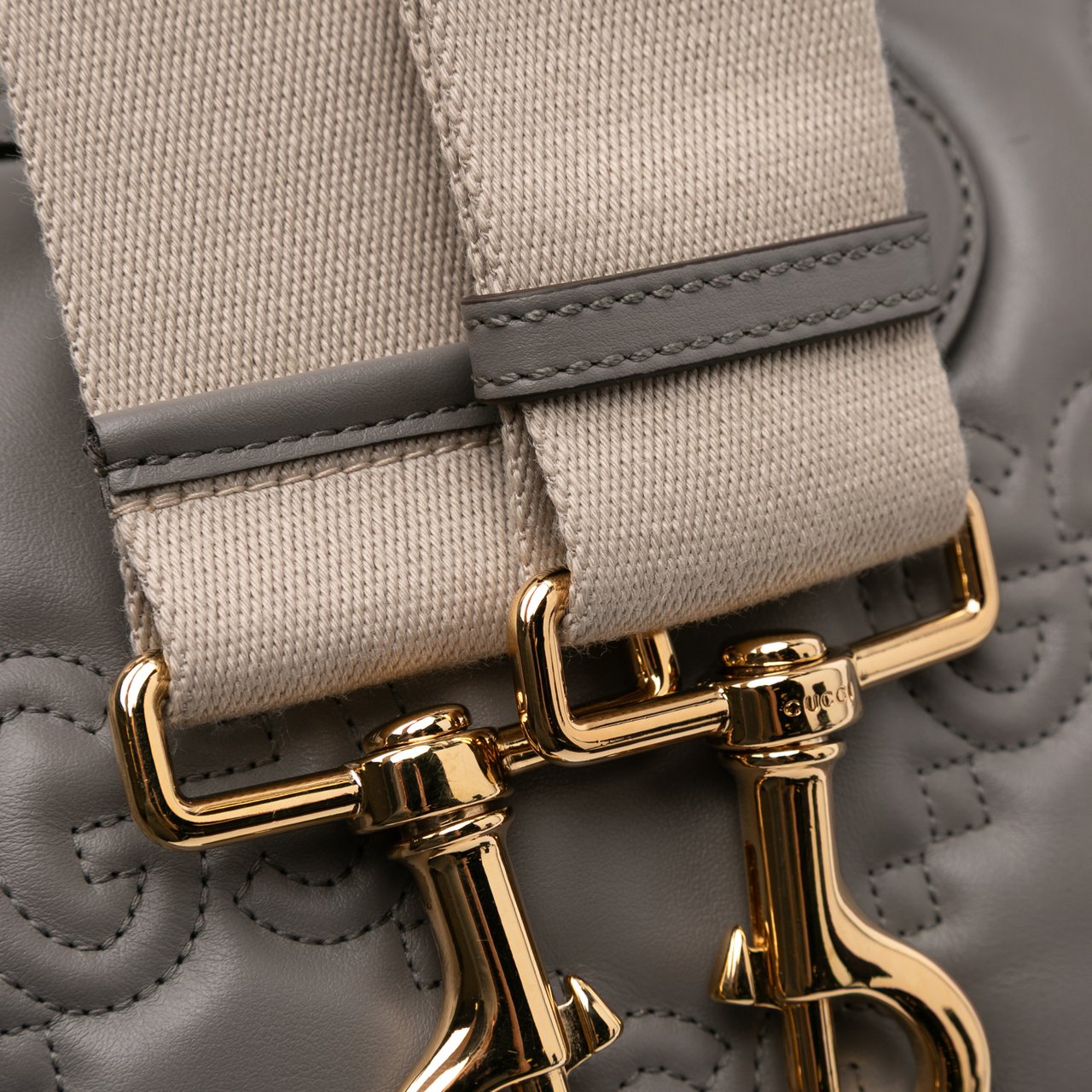 Gucci Medium GG Matelasse Leather Duffle Bag Grijs