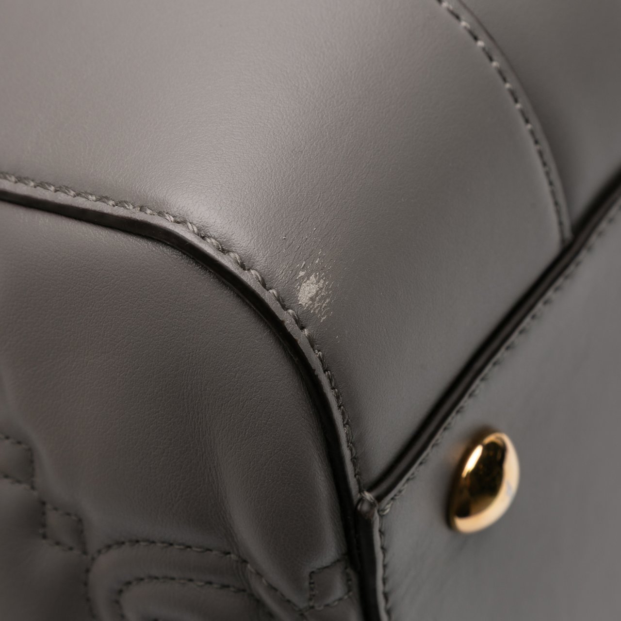 Gucci Medium GG Matelasse Leather Duffle Bag Grijs