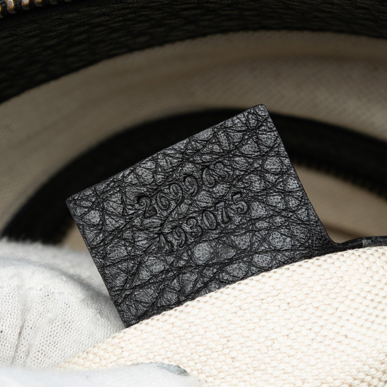 Gucci Medium Leather Ride Top Handle Bag Zwart