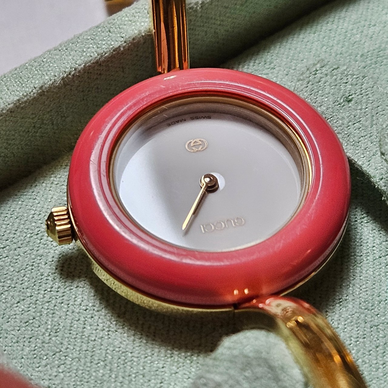 Gucci Gucci Gold Tone Multicolor Change Bezel Women Watch Goud