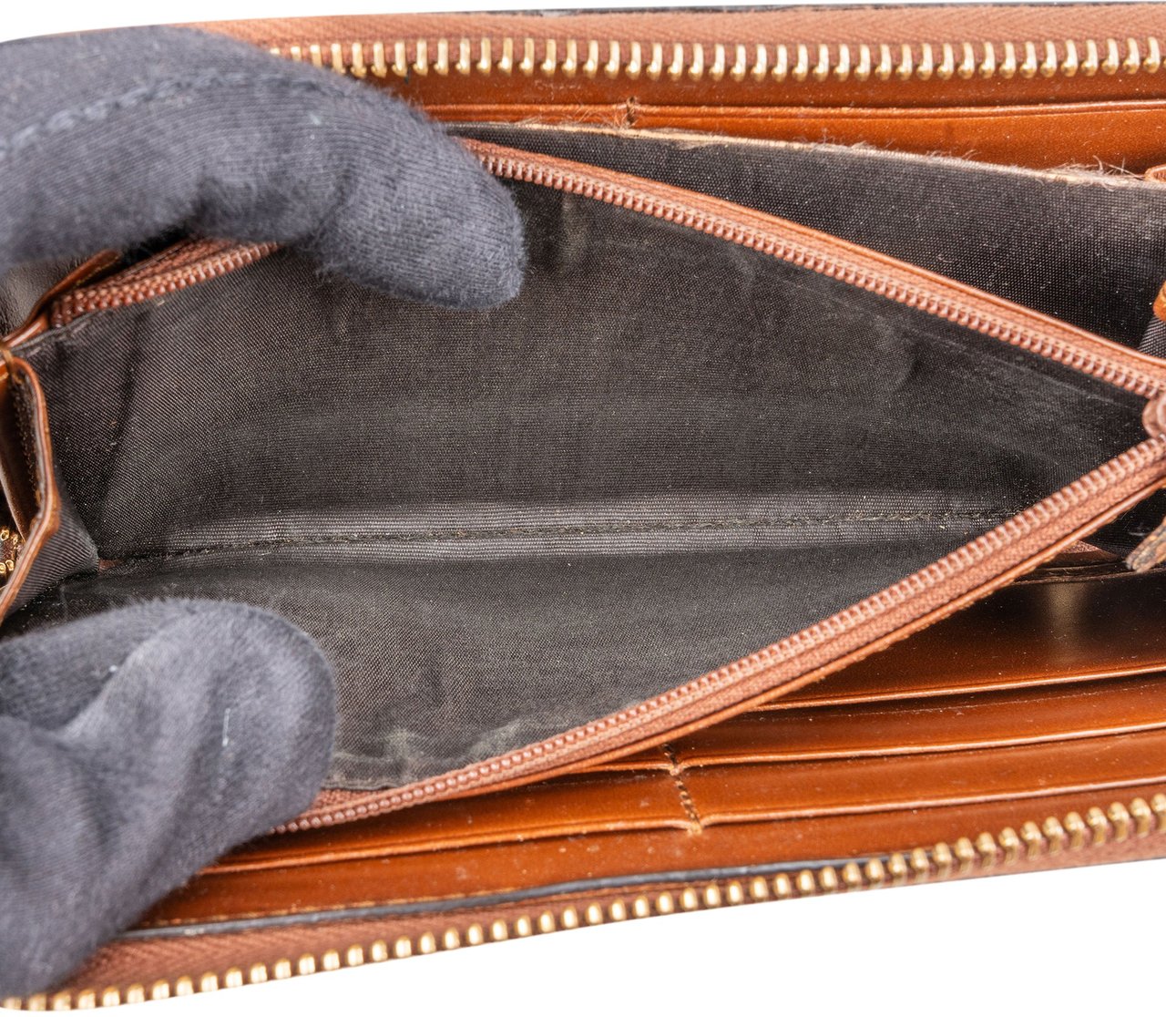 Gucci Gucci GG Monogram Zip Wallet Bruin