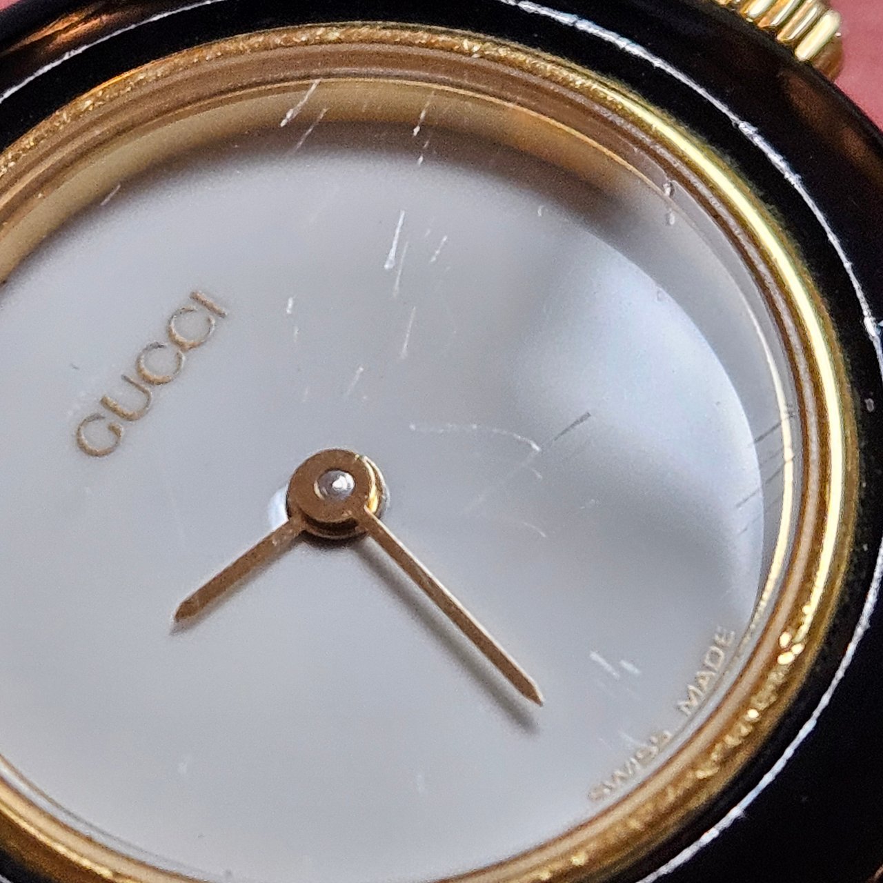 Gucci Gucci Gold Tone White Dial 11/12.2 Women Watch Goud