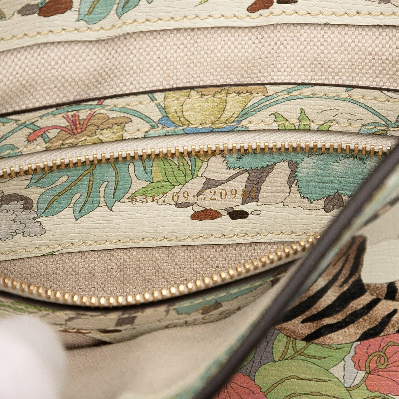 Gucci Small Calfskin Tiger Jackie 1961 Crossbody Blauw