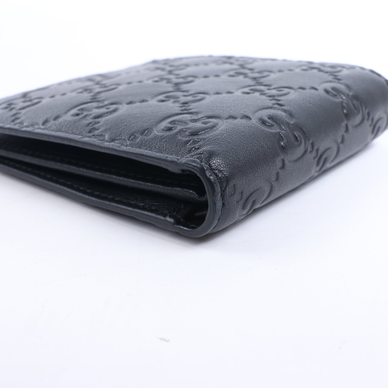 Gucci Gucci Guccissima 212185 Leather Compact Wallet in Black Zwart