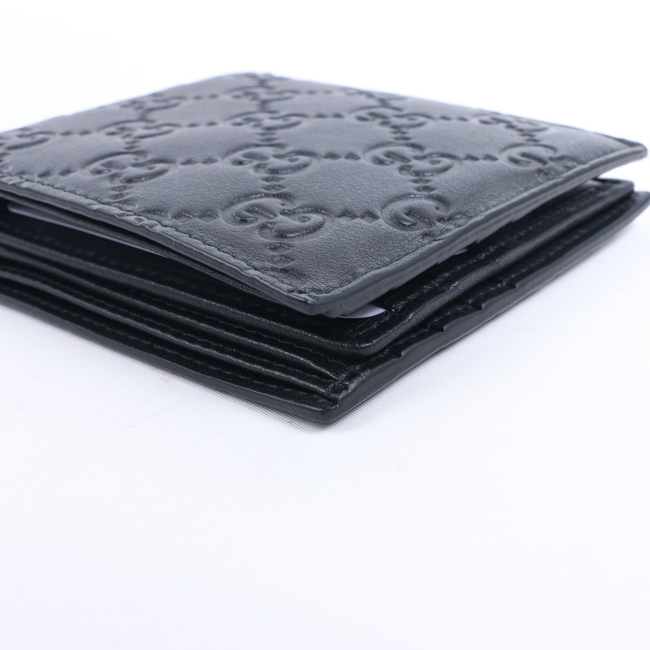 Gucci Gucci Guccissima 212185 Leather Compact Wallet in Black Zwart