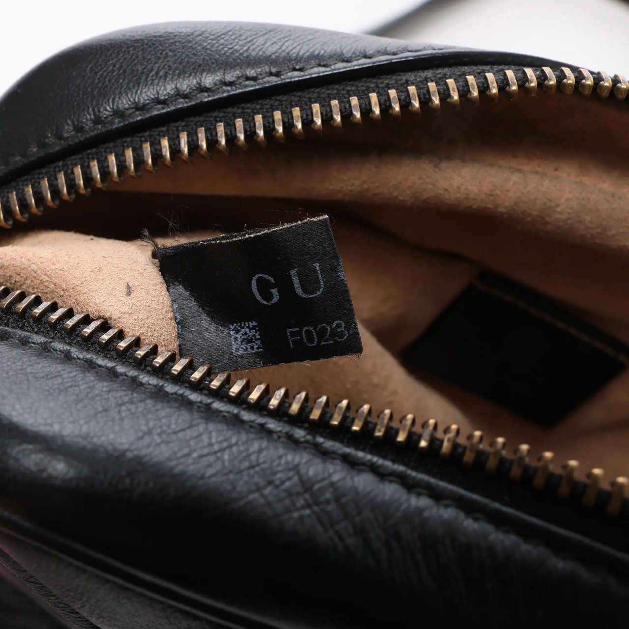 Gucci Gucci GG Marmont Leather Crossbody Bag in Black Zwart