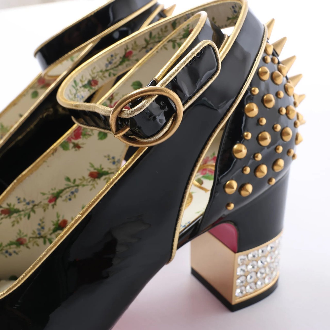 Gucci Caspar Patent Leather Strap Pumps in Black×Gold 492050, Size EU 38.5 Zwart