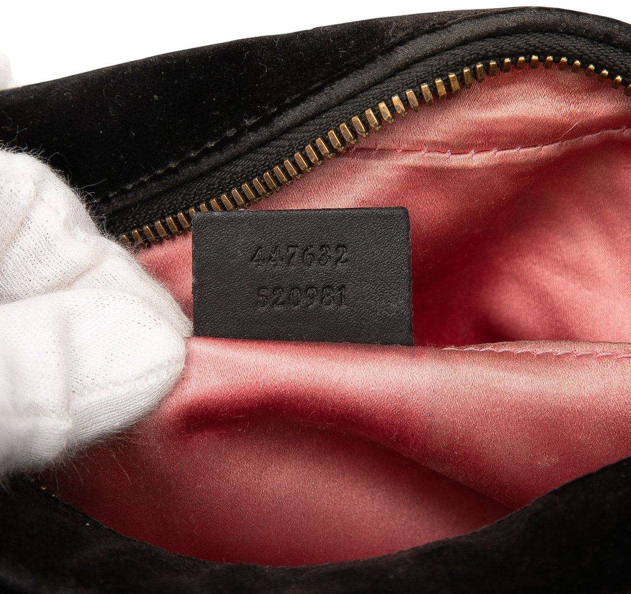 Gucci Small GG Marmont Matelasse Velvet Crossbody Zwart