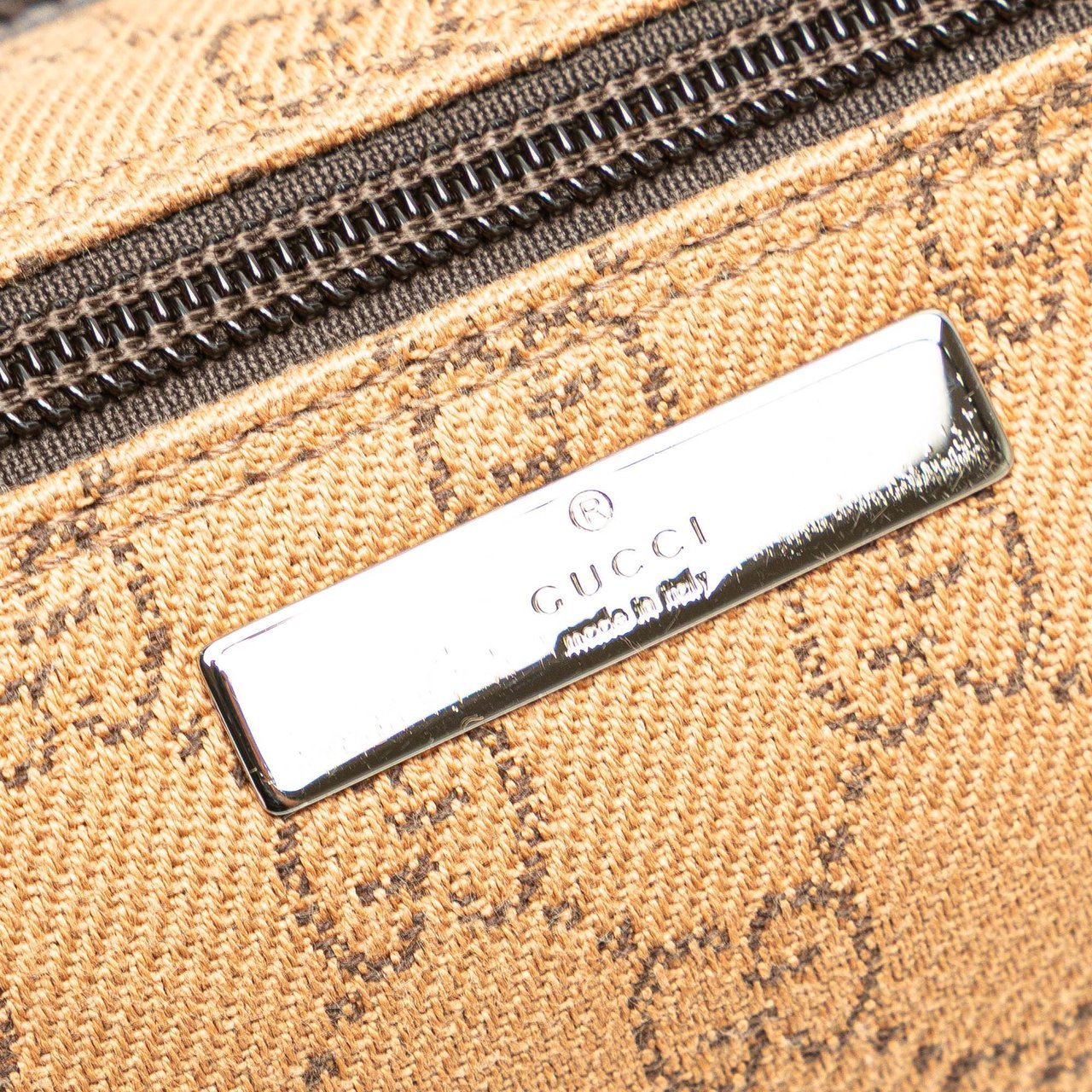 Gucci GG Denim Boat Bruin