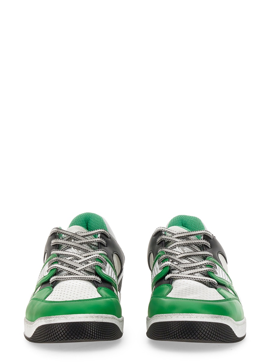 Gucci Sleek Casual White Sneaker with Modern Silhouette Wit