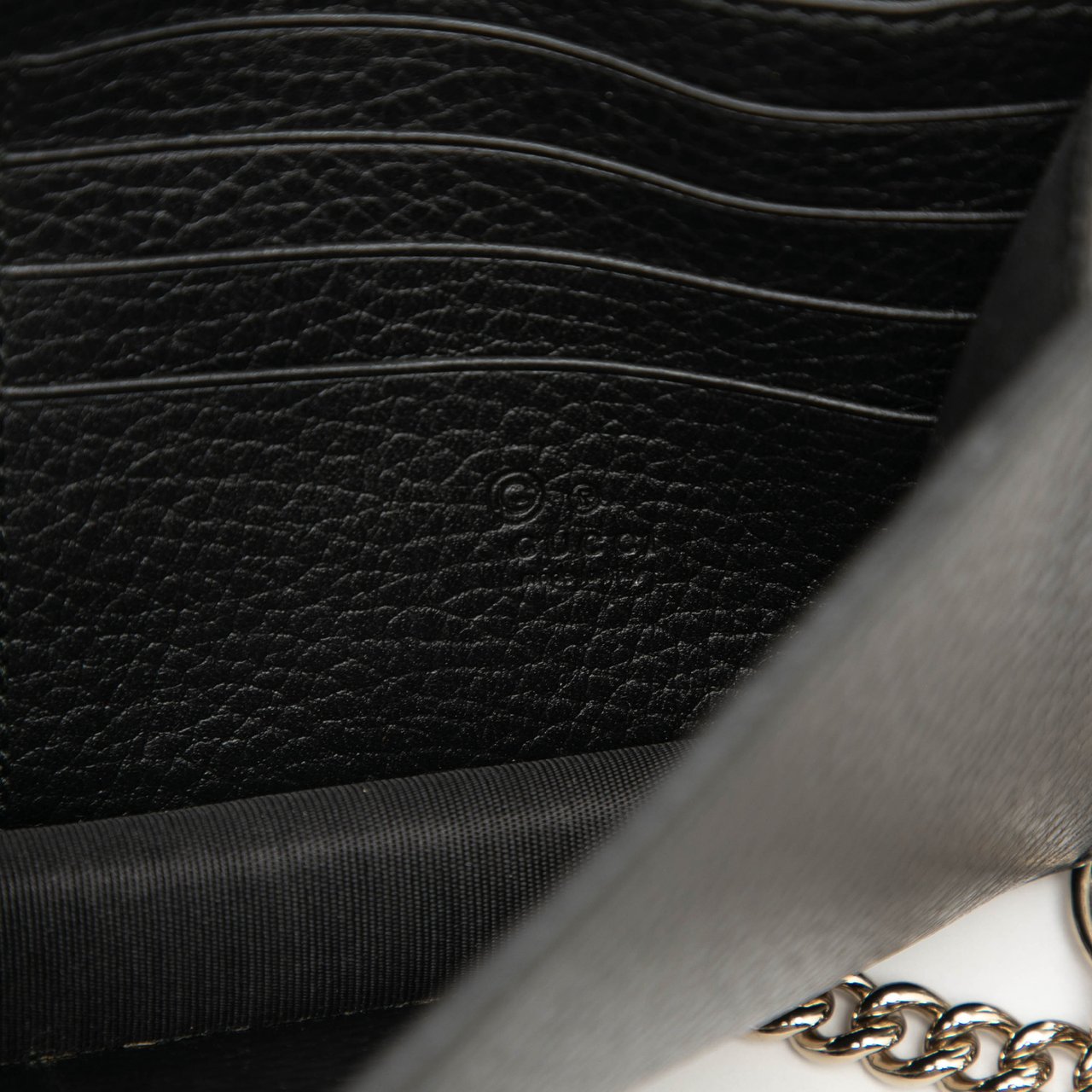 Gucci Leather Interlocking G Dollar Wallet on Chain Zwart