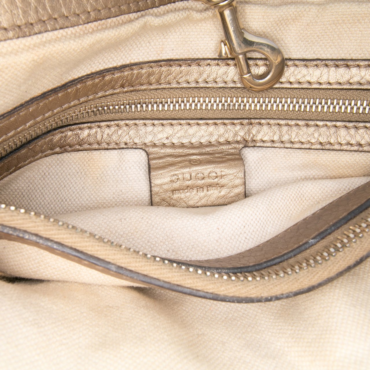 Gucci Metallic Grained Leather Bella Tote Goud