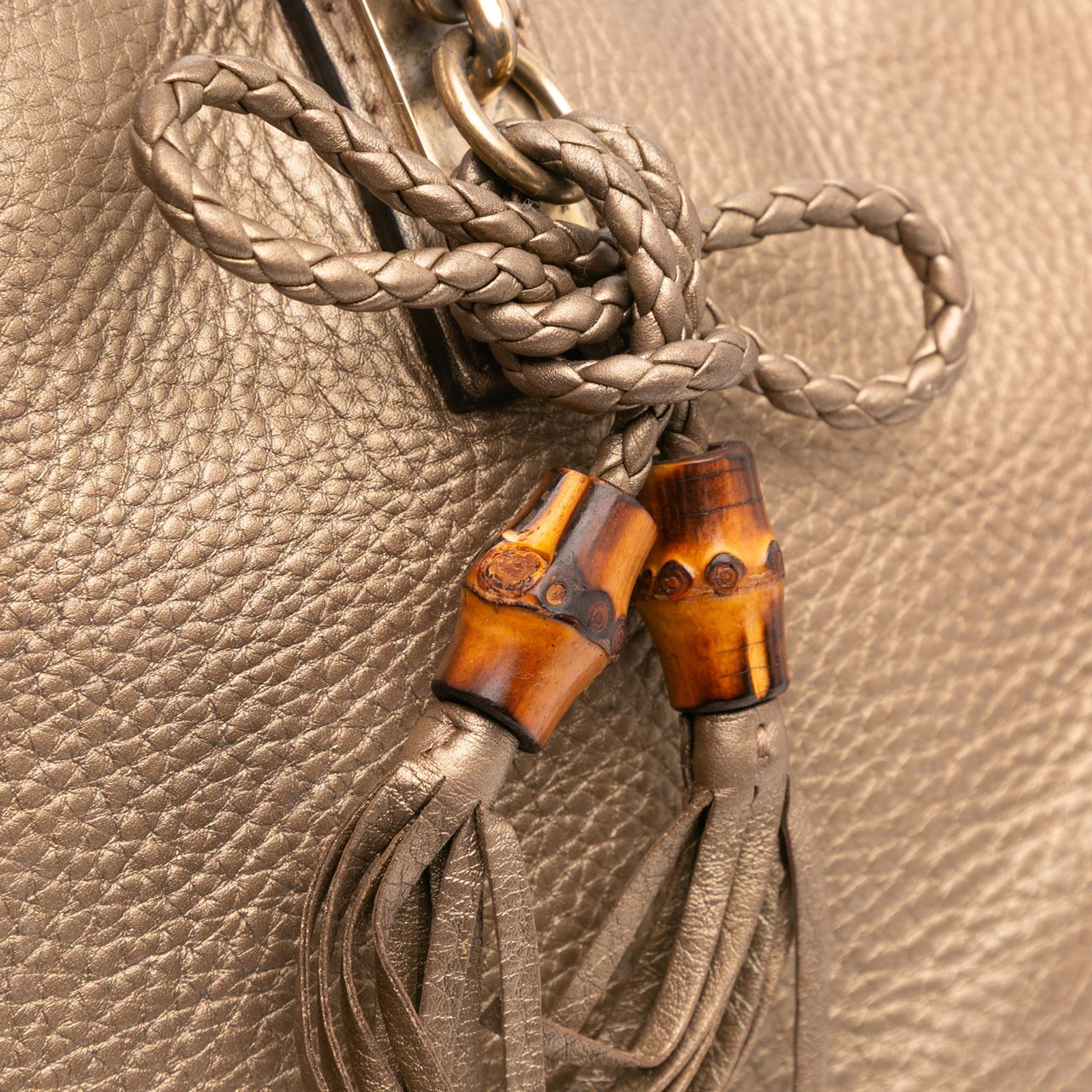 Gucci Metallic Grained Leather Bella Tote Goud