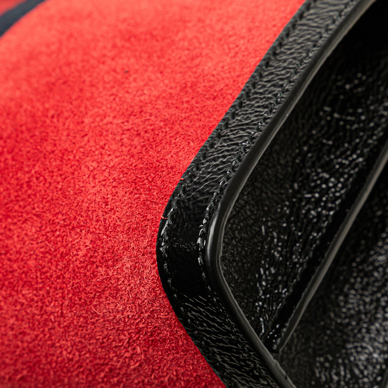 Gucci Small Suede Ophidia Chain Crossbody Rood