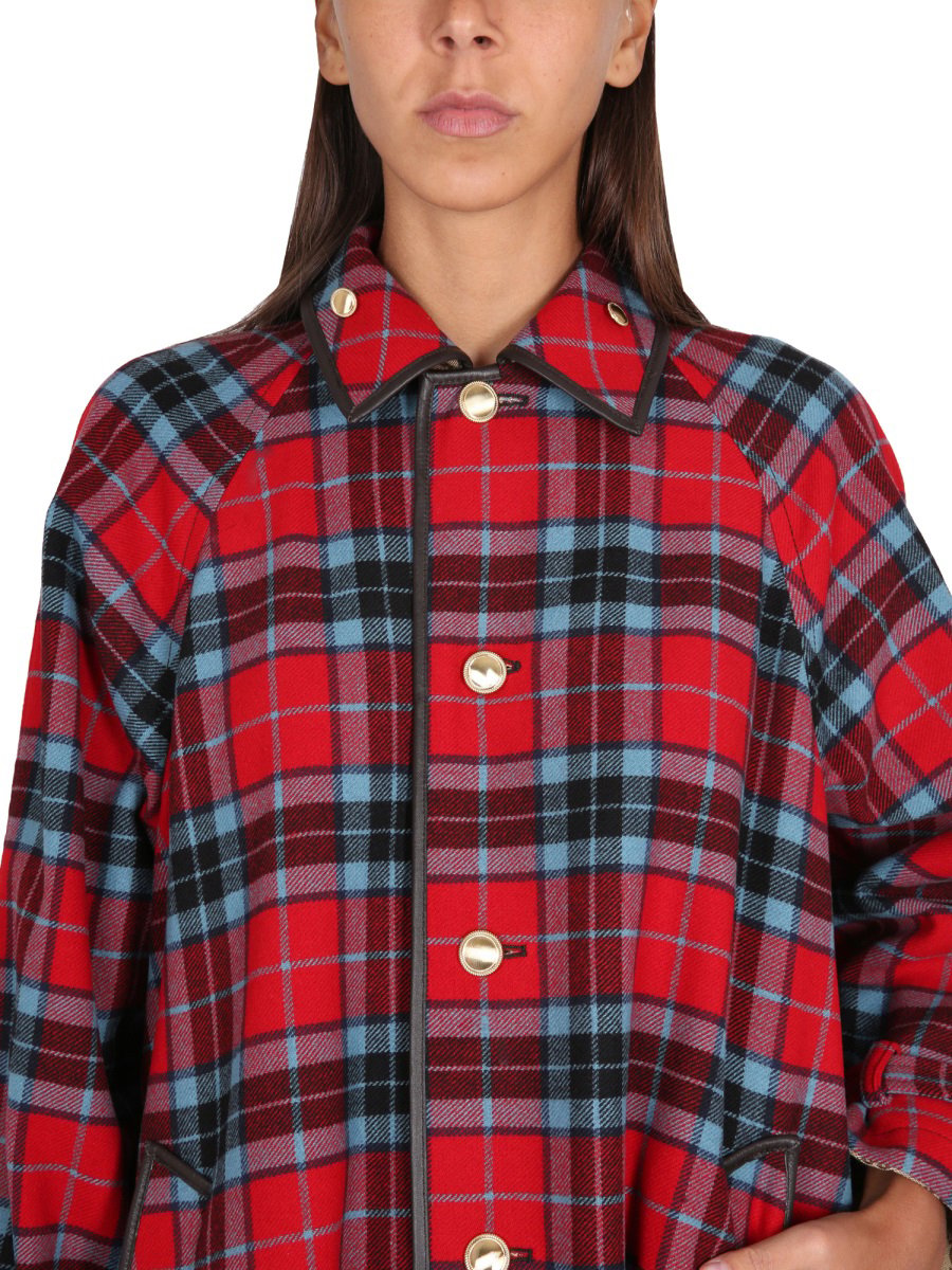 Gucci Pointed Collar Reversible Coat with Distinctive Button Closure Neutraal