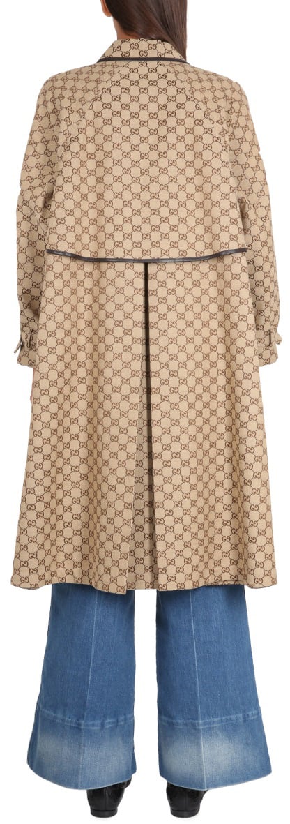 Gucci Pointed Collar Reversible Coat with Distinctive Button Closure Neutraal