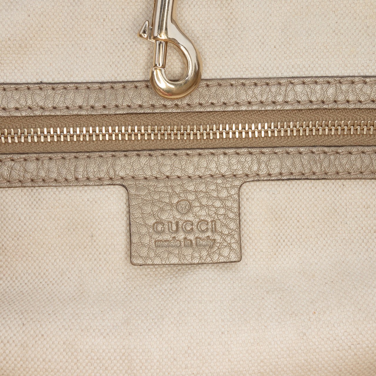 Gucci Metallic Grained Leather Bella Tote Goud