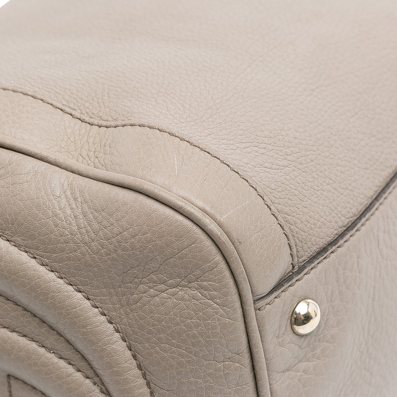 Gucci Medium Pebbled Calfskin Soho Boston Bag Grijs
