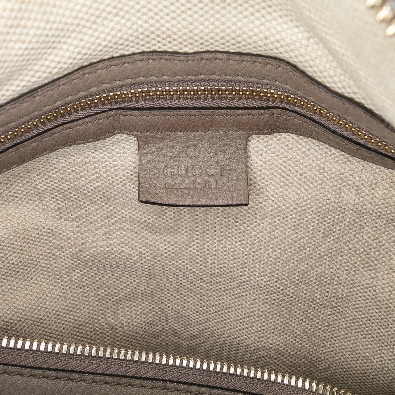 Gucci Medium Pebbled Calfskin Soho Boston Bag Grijs