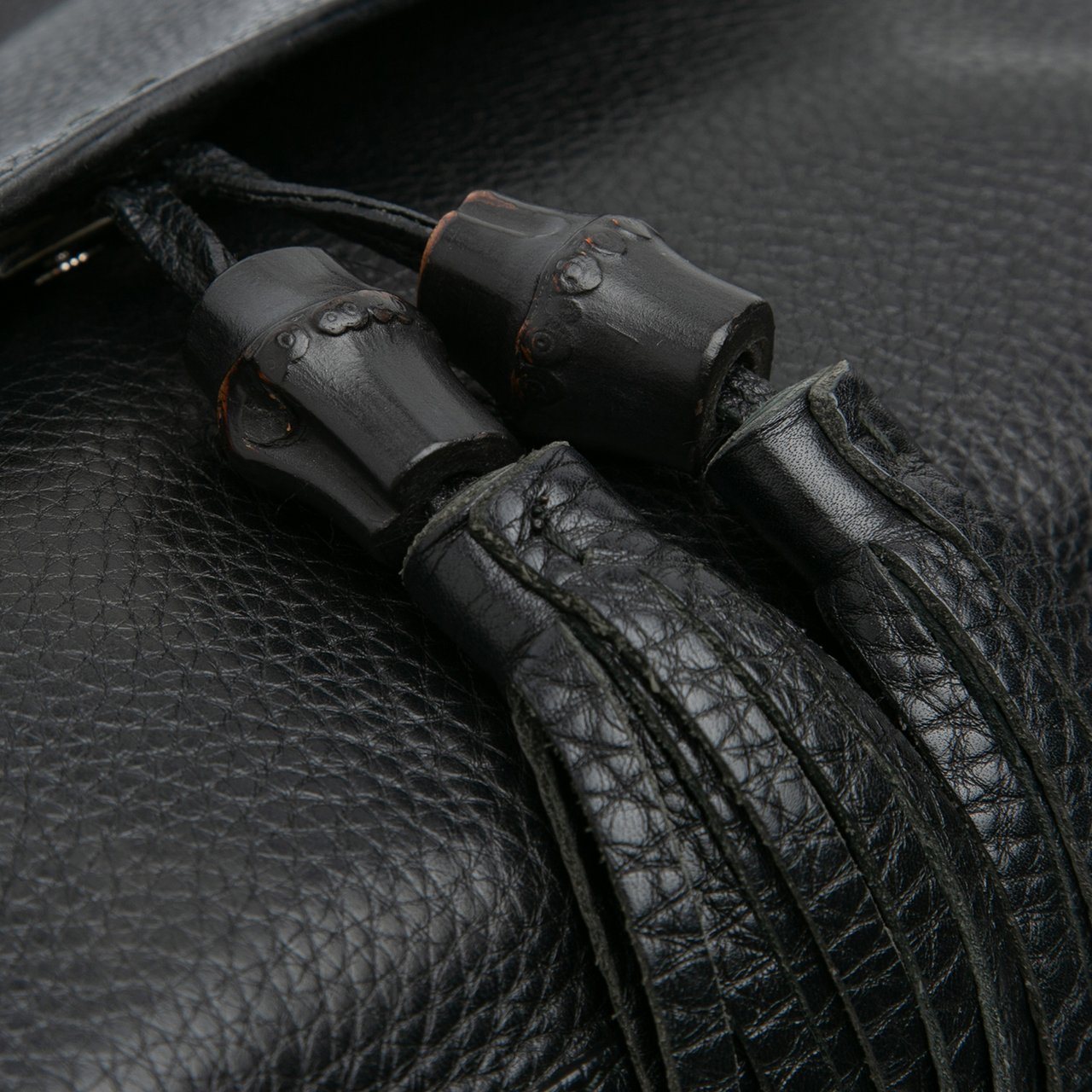 Gucci Medium Leather Bamboo Daily Crossbody Zwart