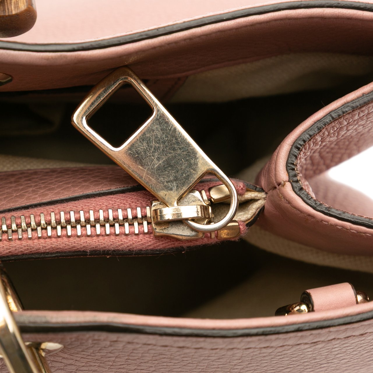 Gucci Medium Calfskin Bamboo Shopper Satchel Roze
