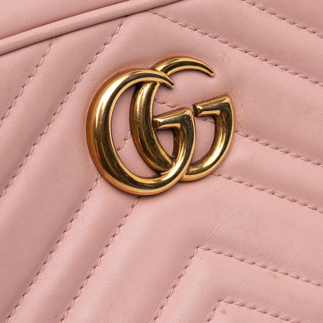Gucci Mini GG Marmont Matelasse Leather Crossbody Roze