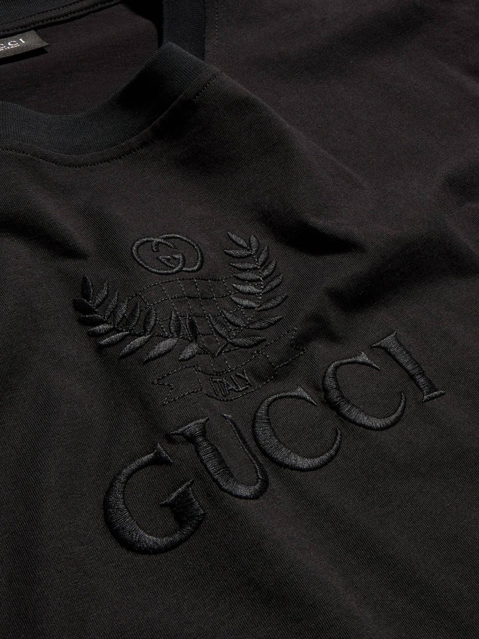 Gucci Black Short-Sleeve T-Shirt With Tonal Embroidered Logo Zwart