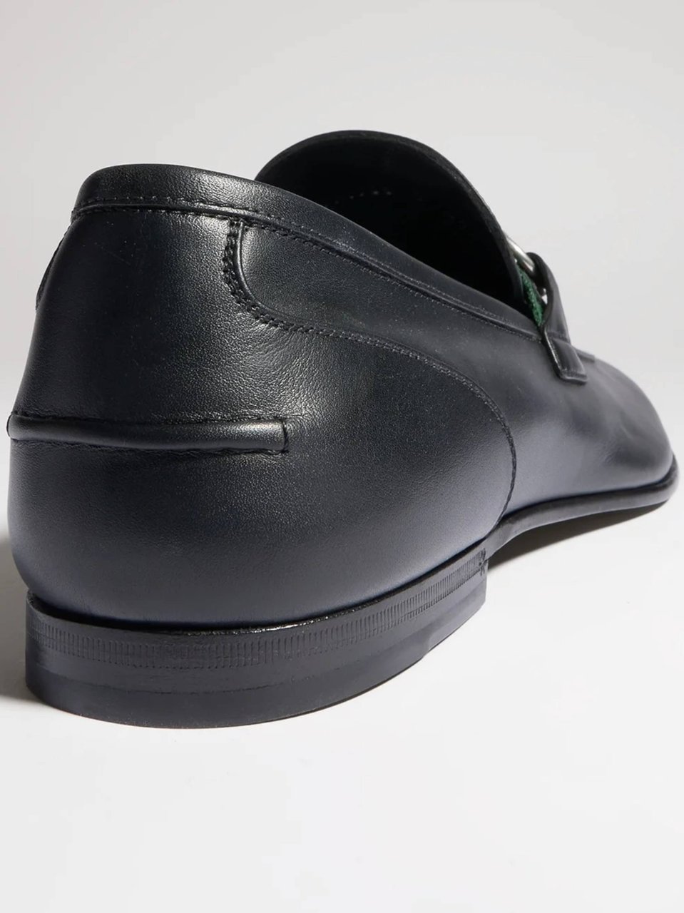 Gucci Rounded Toe Black Leather Loafer with Horsebit Detail Zwart