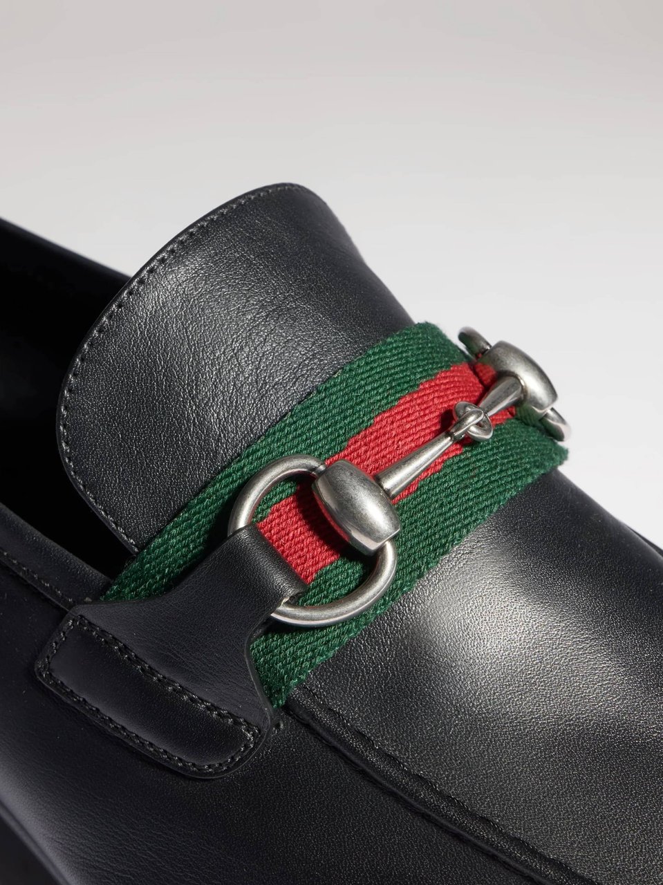 Gucci Rounded Toe Black Leather Loafer with Horsebit Detail Zwart
