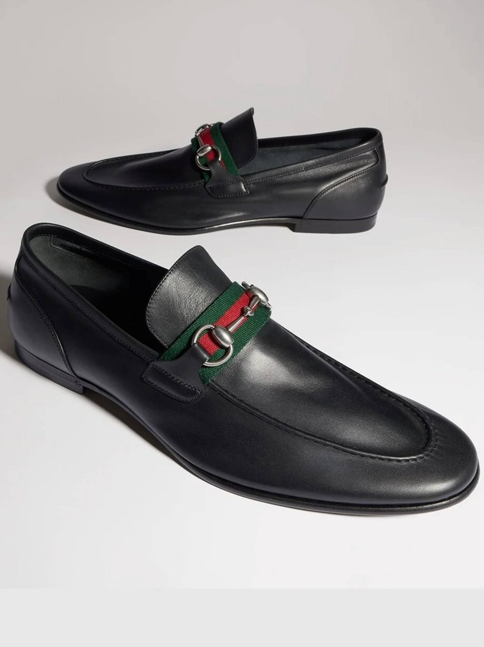Gucci Rounded Toe Black Leather Loafer with Horsebit Detail Zwart