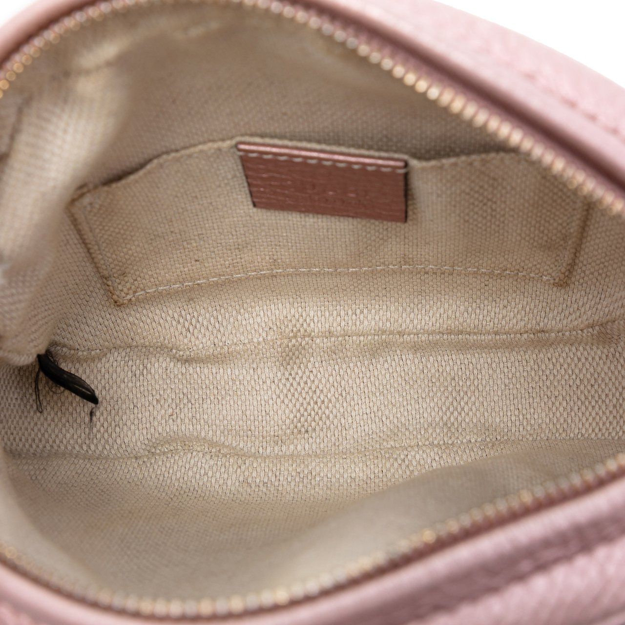 Gucci Mini Metallic Pebbled Calfskin Soho Chain Crossbody Roze